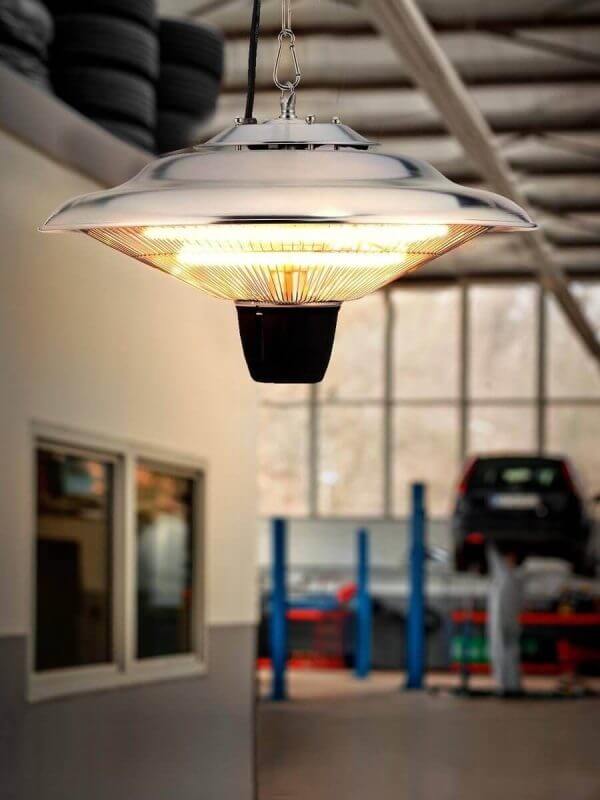 sfeer afbeelding hangende terrasheater 1000 watt en 2000 watt